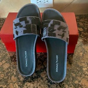 Donald Pliner Cava slide in denim